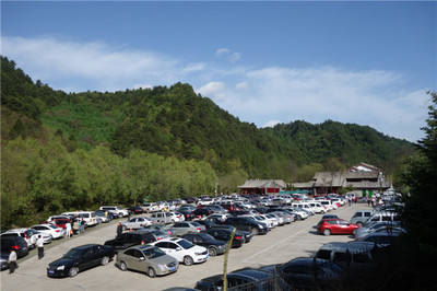 【五一小長假第一天】麥積山景區(qū)迎來游客高峰(圖)--天水在線